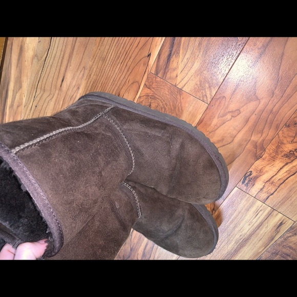 Uggs - Picture 2 of 2